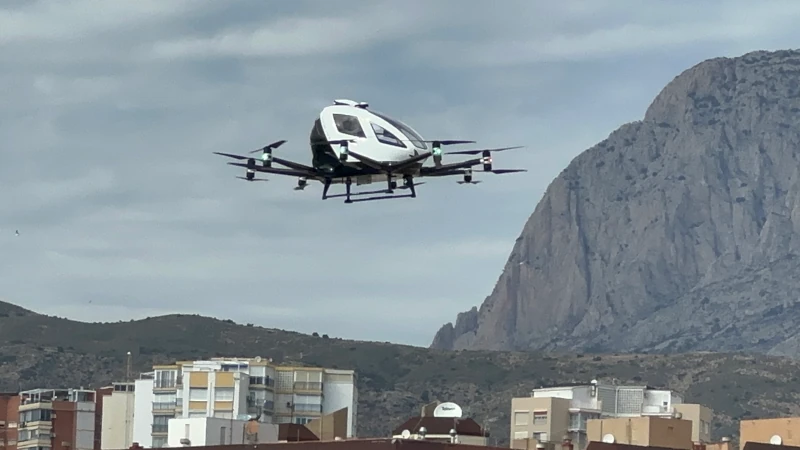 Momento del vuelo del aerotaxi en Benidorm. Foto: Enaire